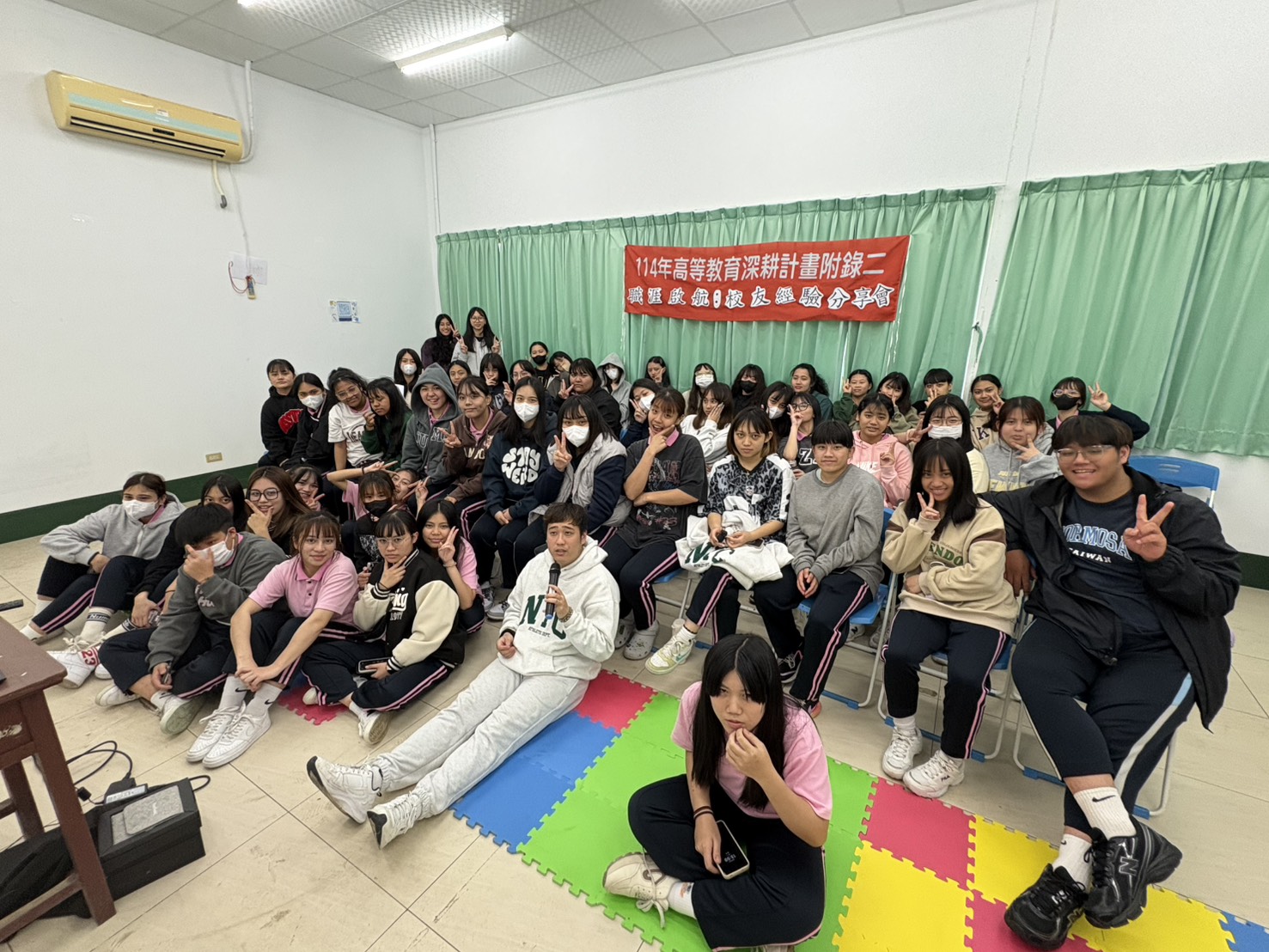 學長與學生們合照